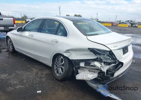 2015 Mercedes-Benz C 300 из США, поврежденный, VIN 55SWF4JB6FU087055
